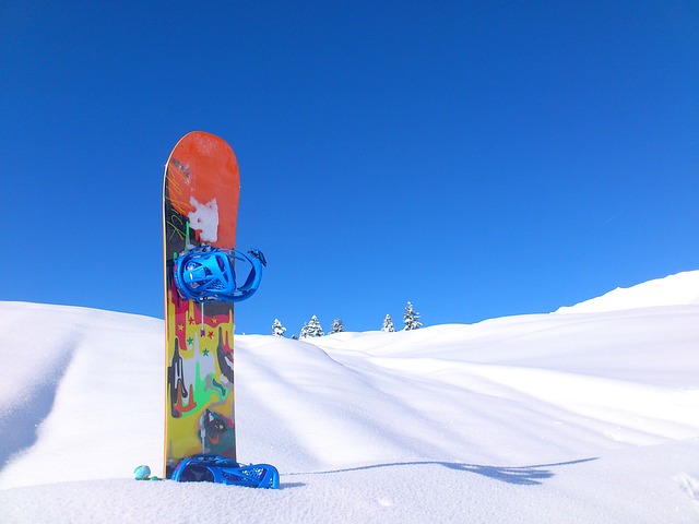 Skis & Slopes - Snowboarding Manali